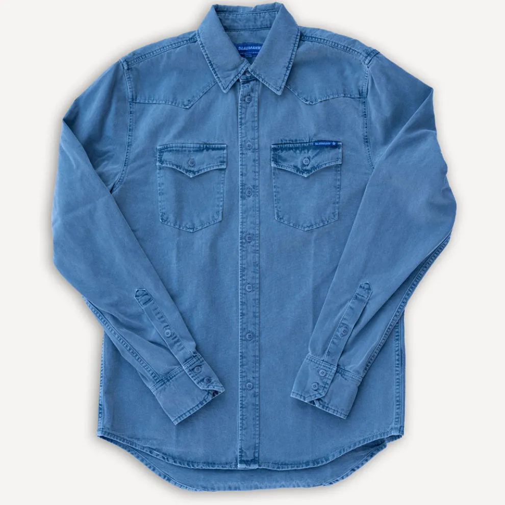 Schmales Blaumann Hemd überfärbt blau